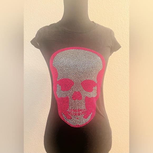 e.evil
Edgy Black Tee with Pink Skull Design - Picture 2 of 6